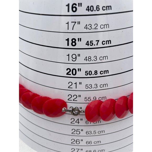 MCM 1960s Cherry Red Faceted Overlapping Coin Lucite Beaded Necklace Vintage - Picture 4 of 4